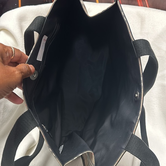 Burberry tote - Picture 3 of 7